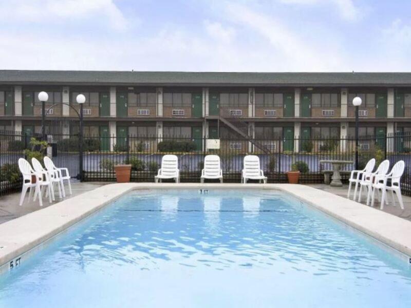Super 8 By Wyndham Giddings Hotell Eksteriør bilde